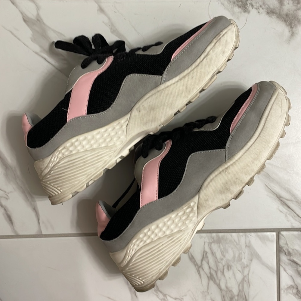 Wild Fable Sneaker